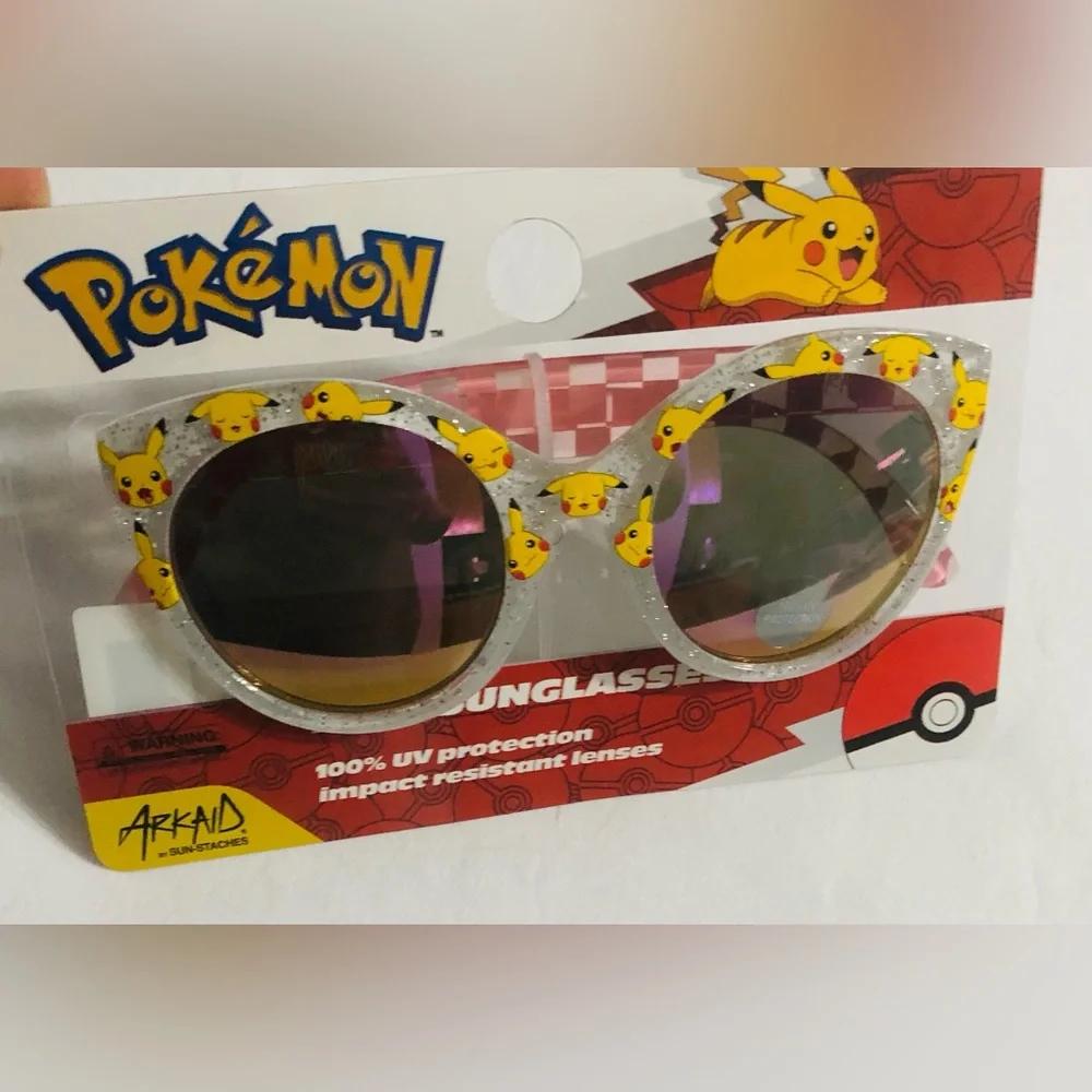 Pokémon Pikachu girl’s cateye style sunglasses white.pink plaid